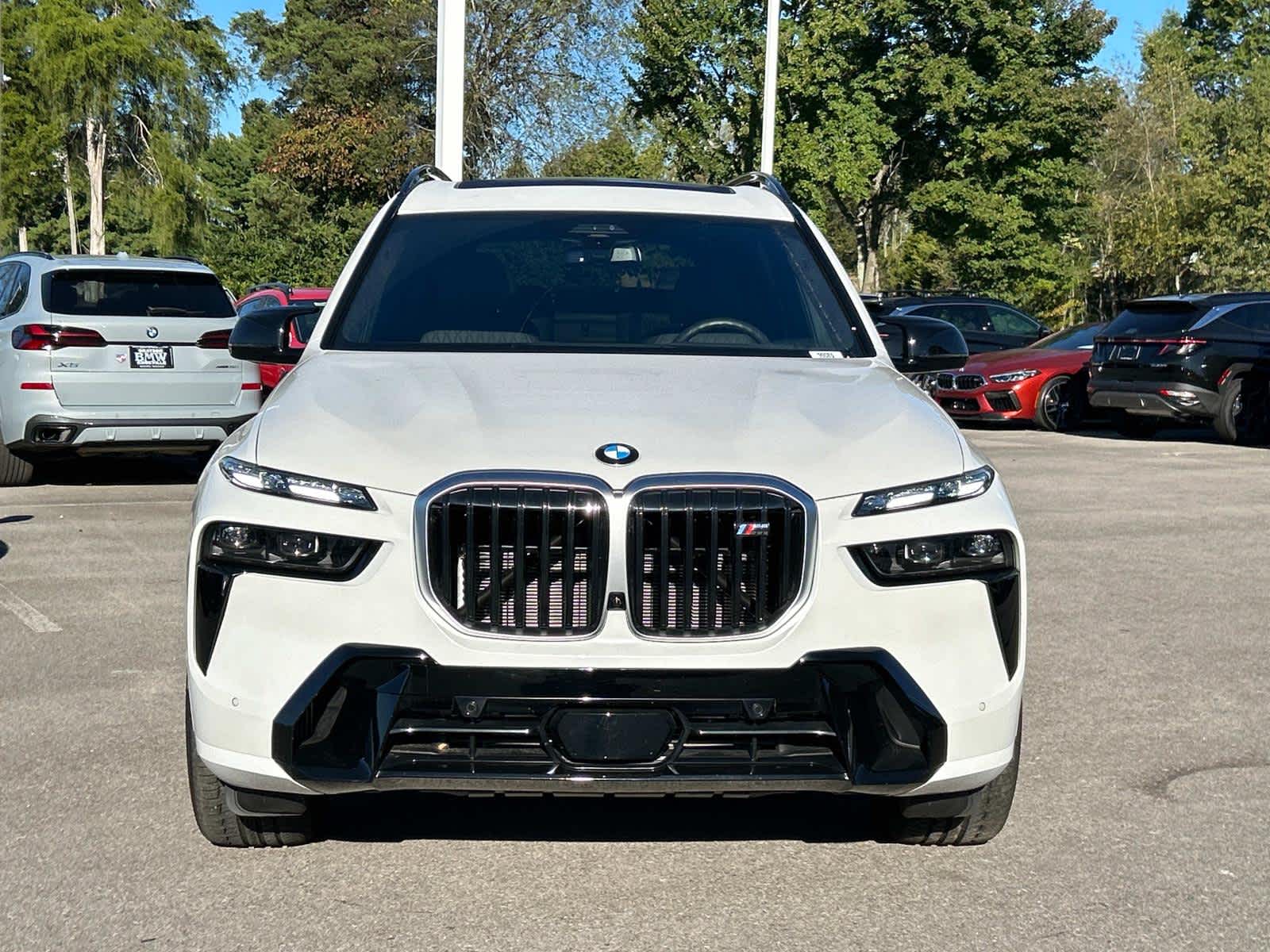 2025 BMW X7 M60i 8