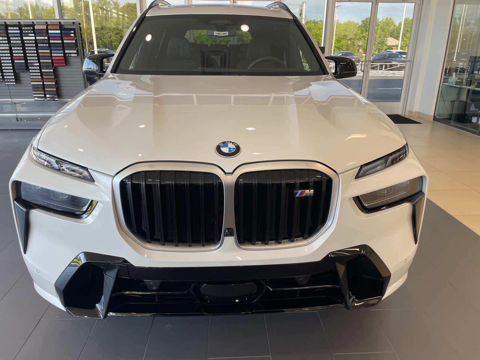 2025 BMW X7 M60i 8