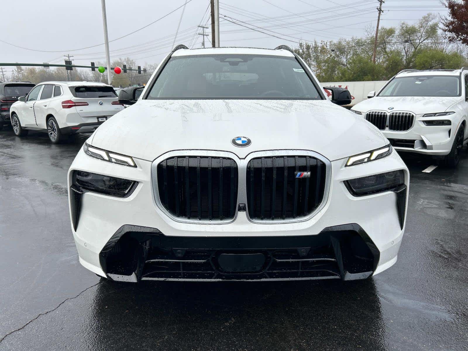 2025 BMW X7 M60i 8