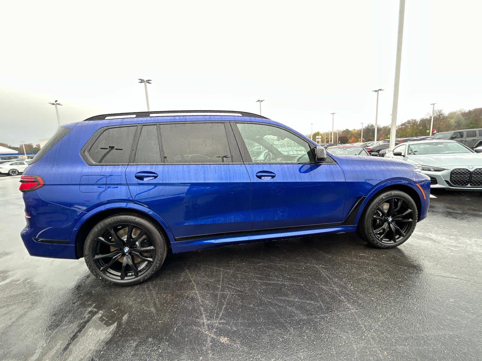 2025 BMW X7 M60i 2