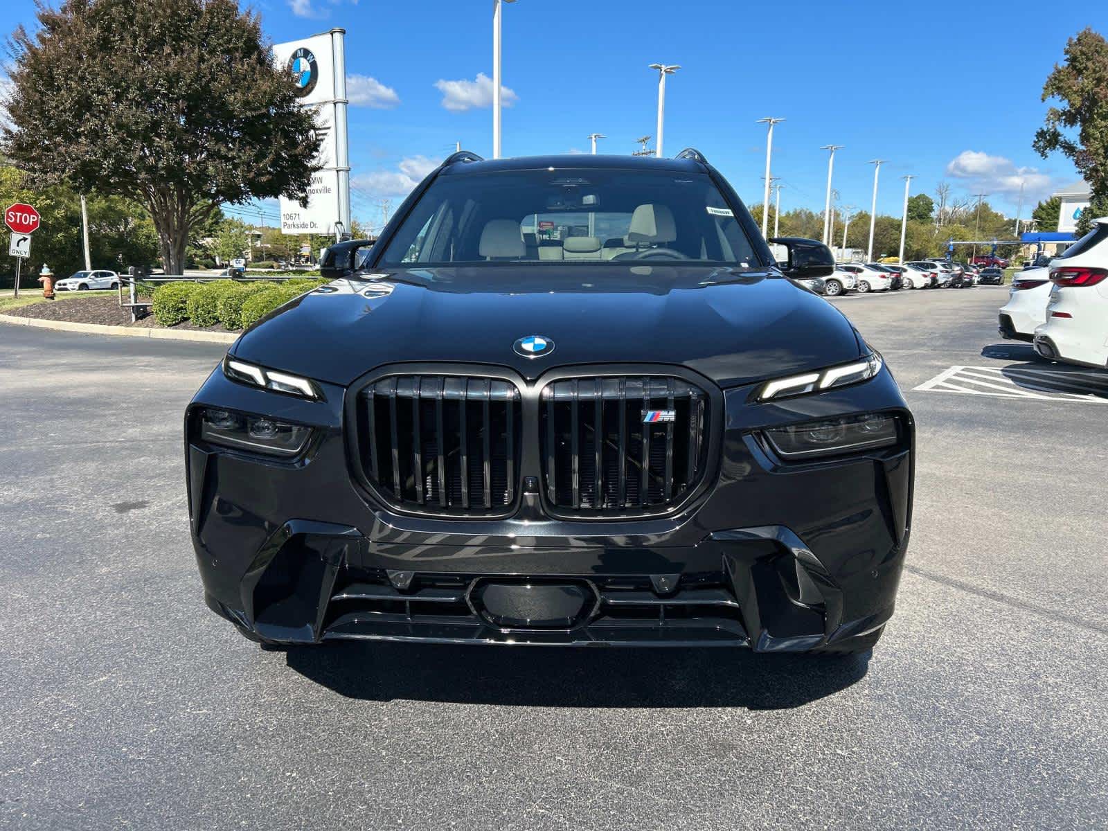 2025 BMW X7 M60i 8