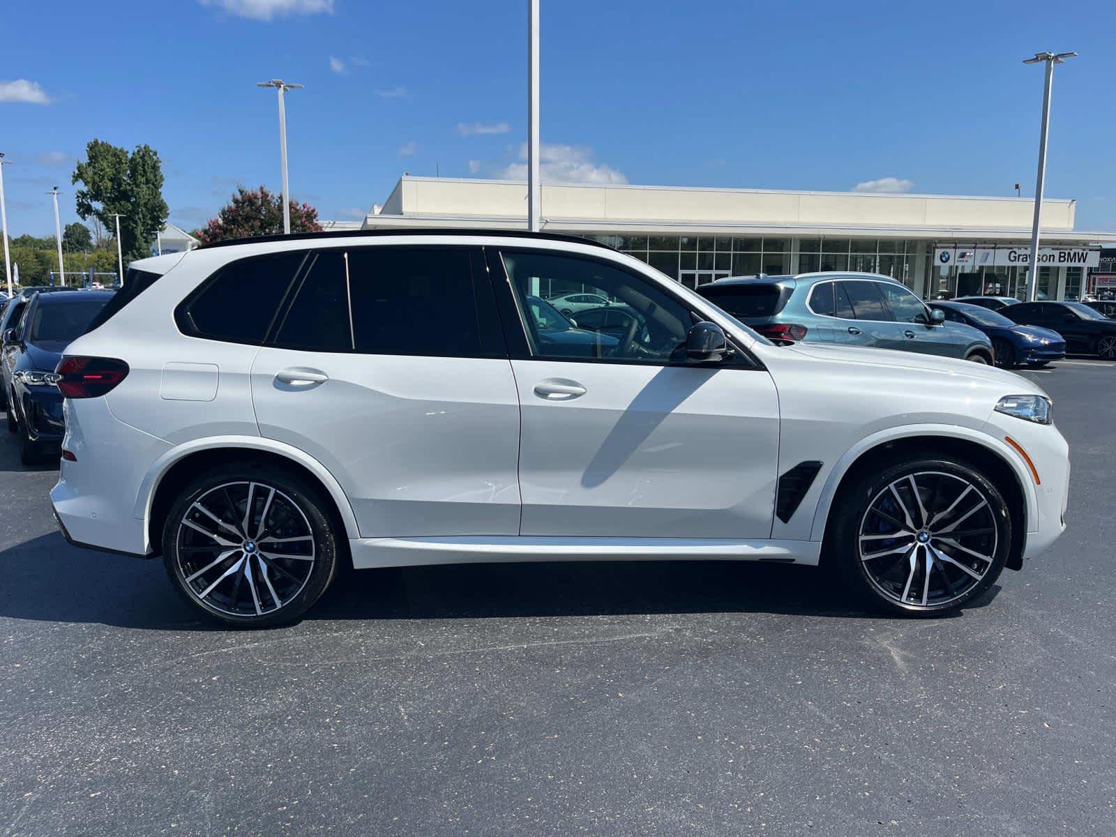 2025 BMW X5 M60i 2