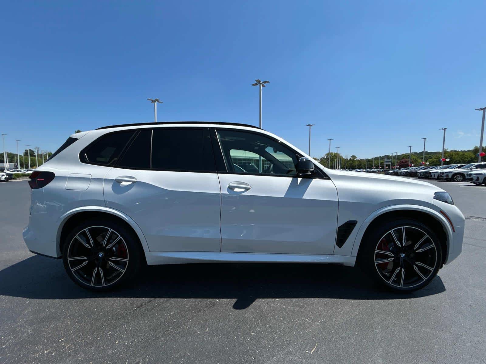 2025 BMW X5 M60i 2