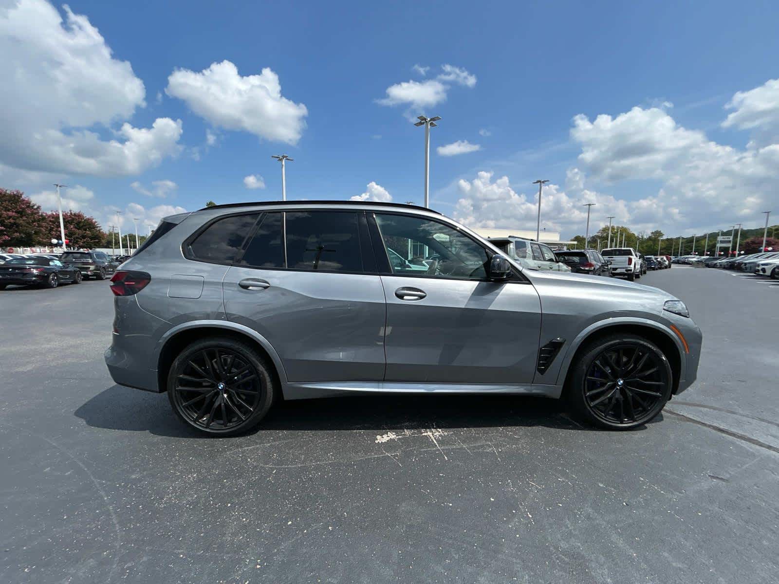 2025 BMW X5 M60i 2