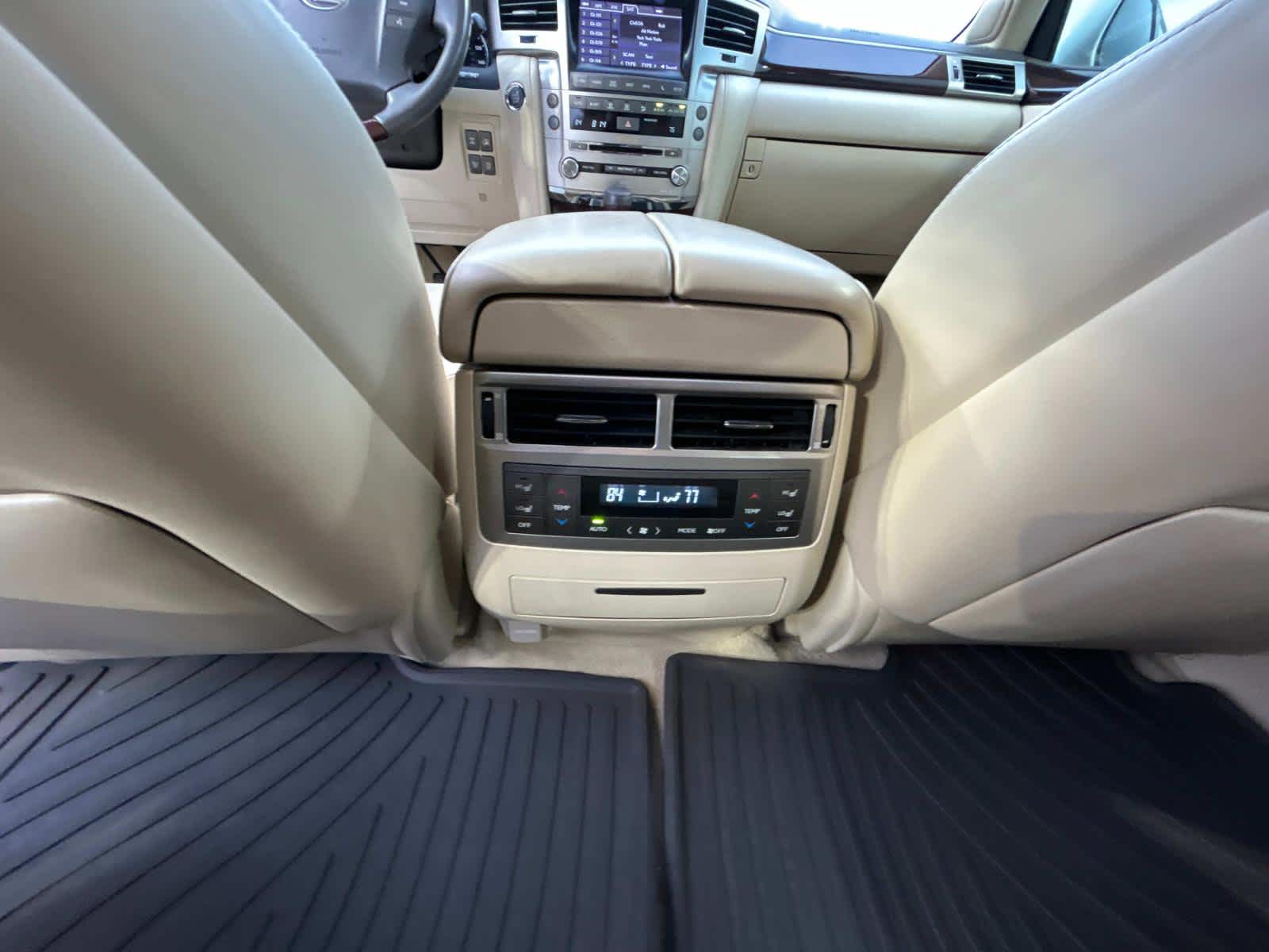 2013 Lexus LX 570  19