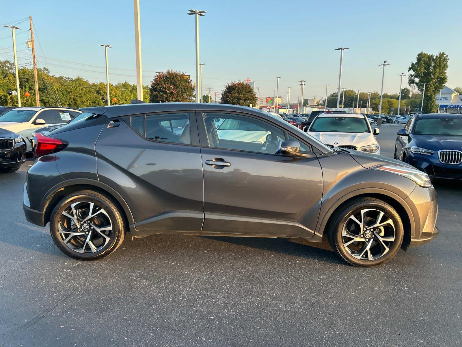 2022 Toyota C-HR XLE 2