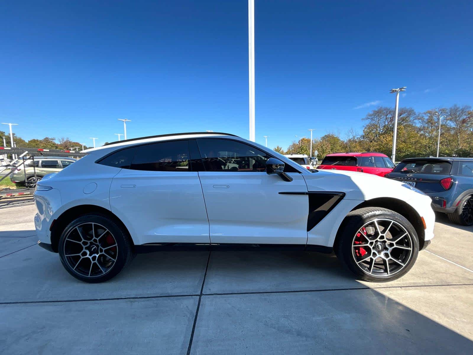 2021 Aston Martin DBX  30