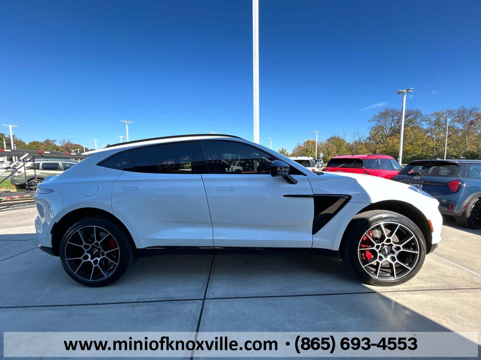 2021 Aston Martin DBX  30