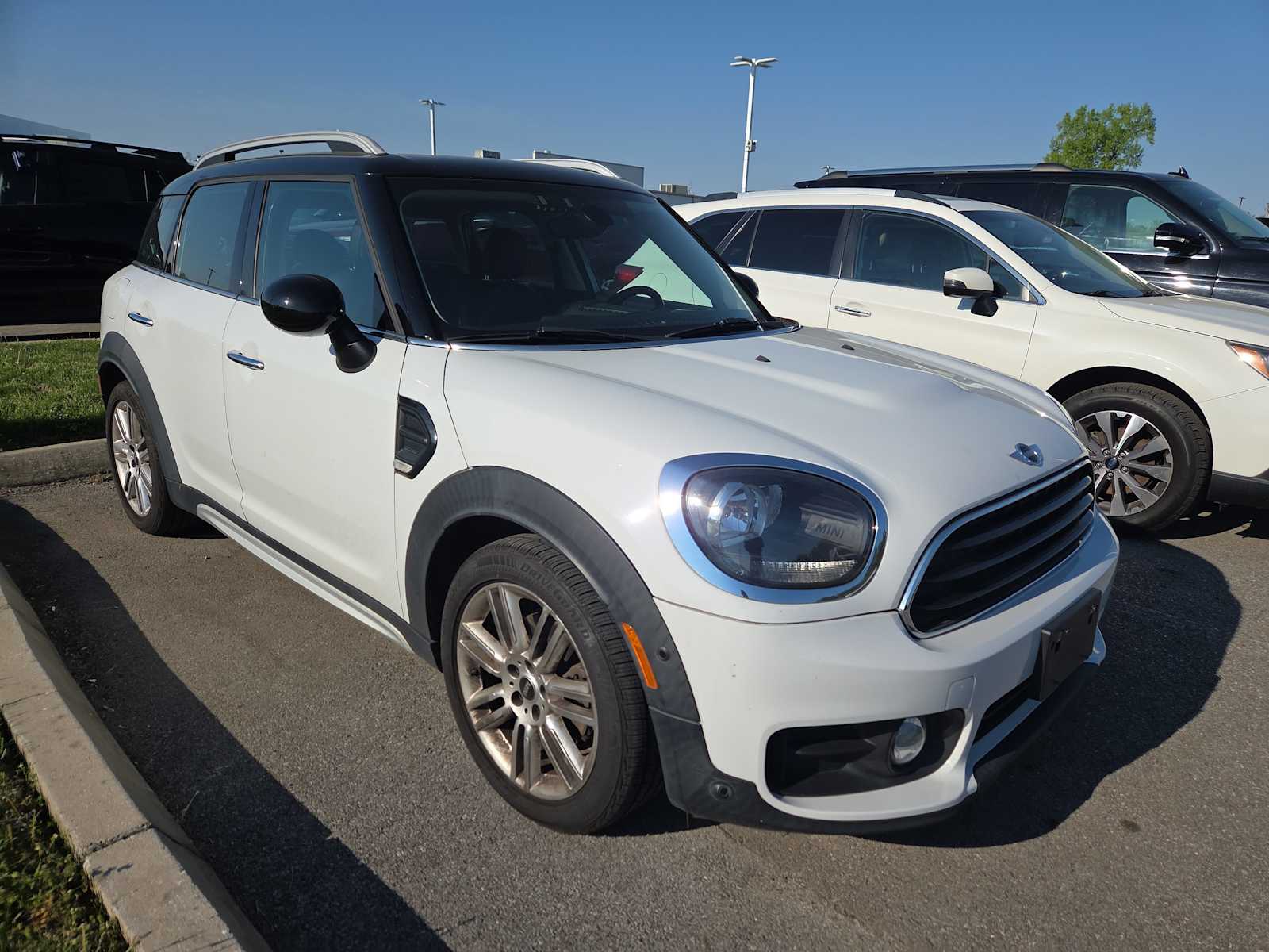 White 2017 MINI Countryman Cooper FWD SUV / Crossover Front-Wheel Drive Manual