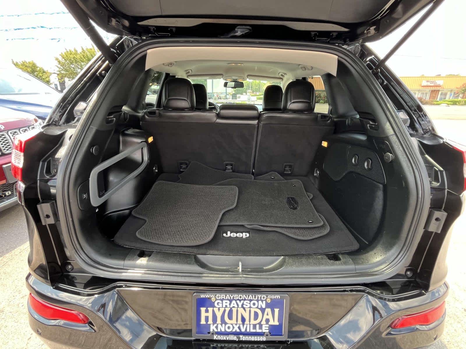 2018 Jeep Cherokee Overland 12