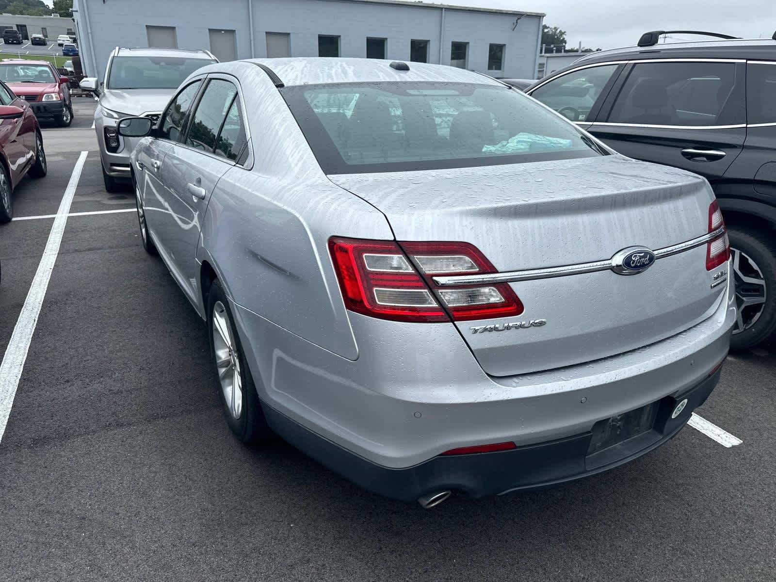 2017 Ford Taurus SEL 4