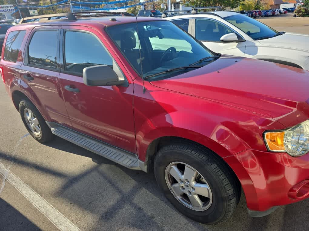 2010 Ford Escape XLT 2