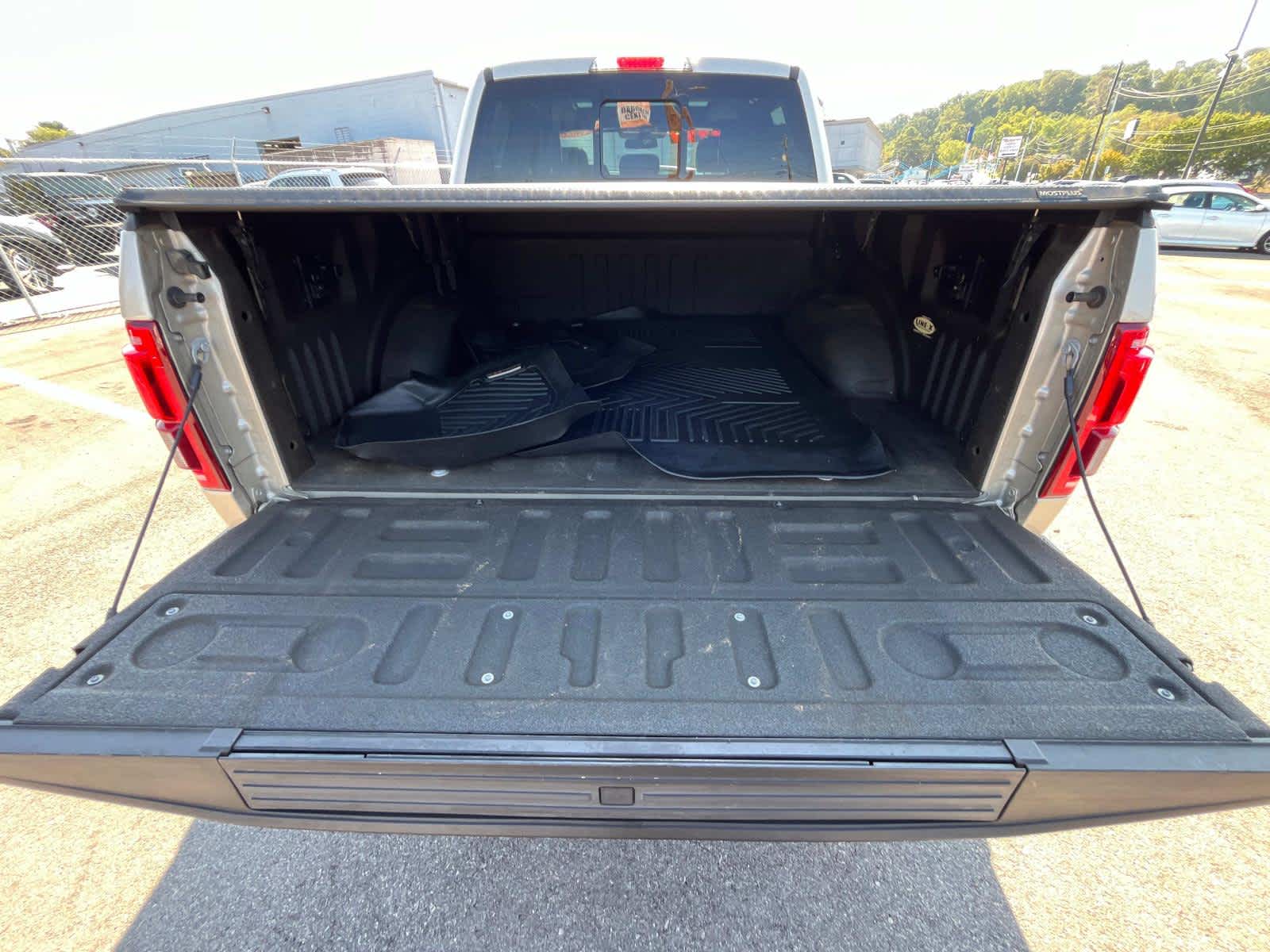 2017 Ford F-150 Platinum 4WD SuperCrew 5.5 Box 23