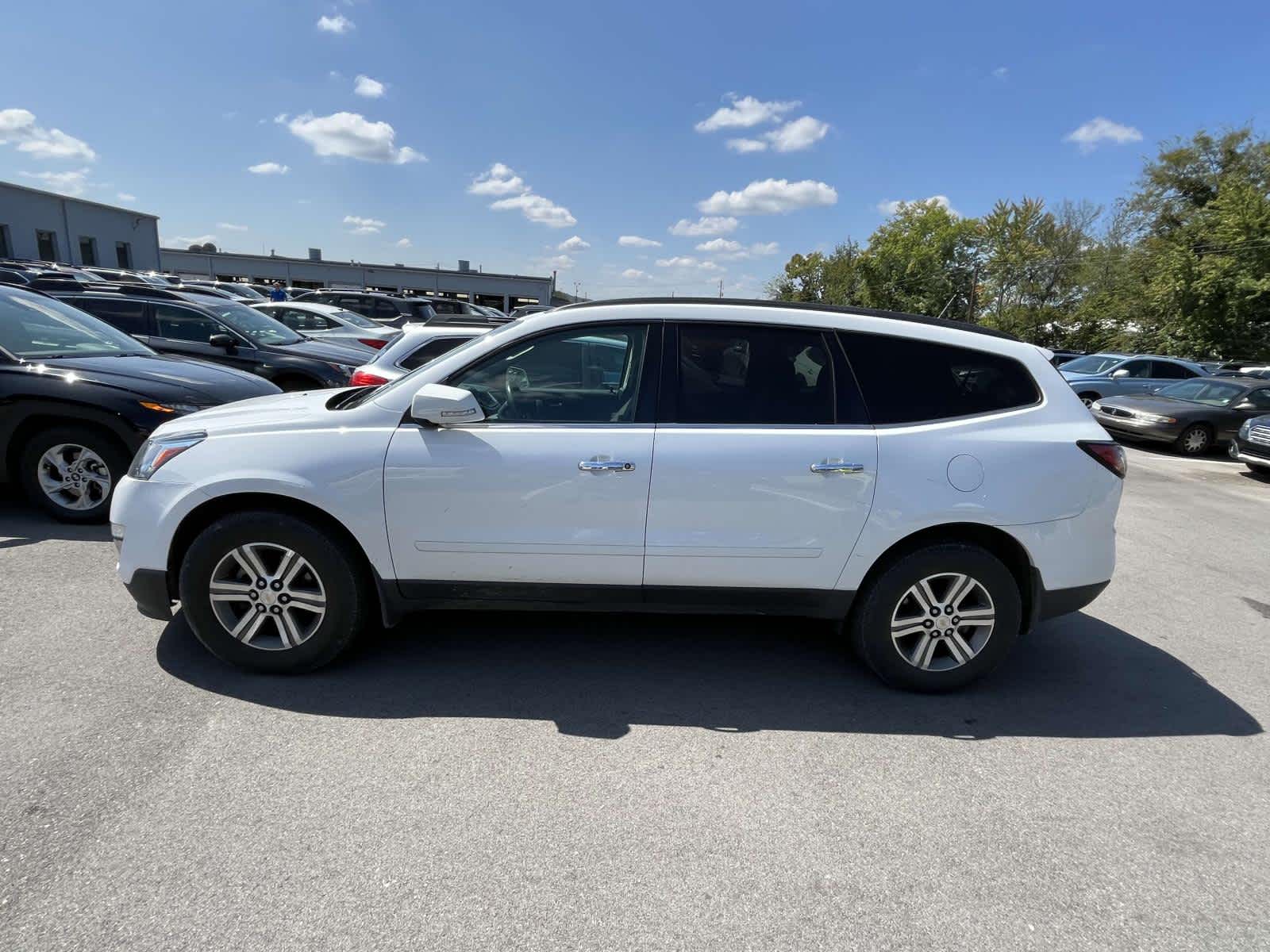 2016 Chevrolet Traverse LT 2