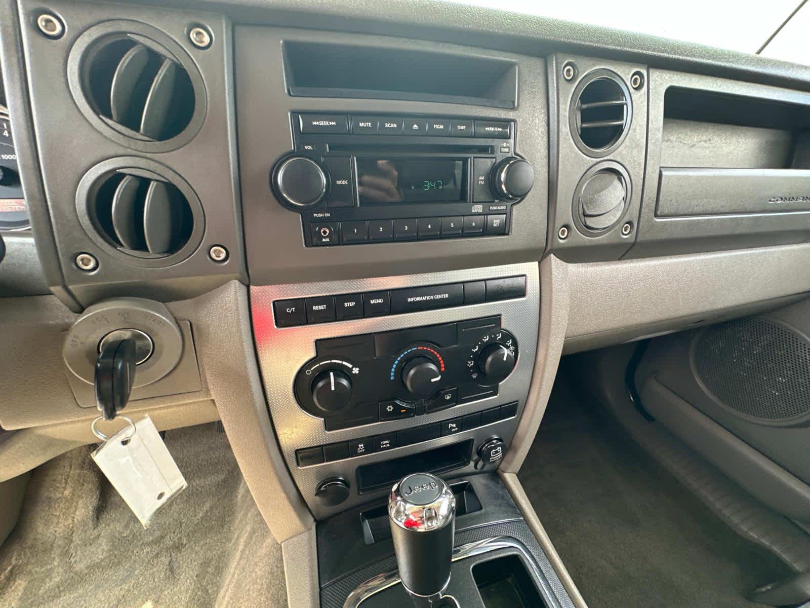 2006 Jeep Commander  16