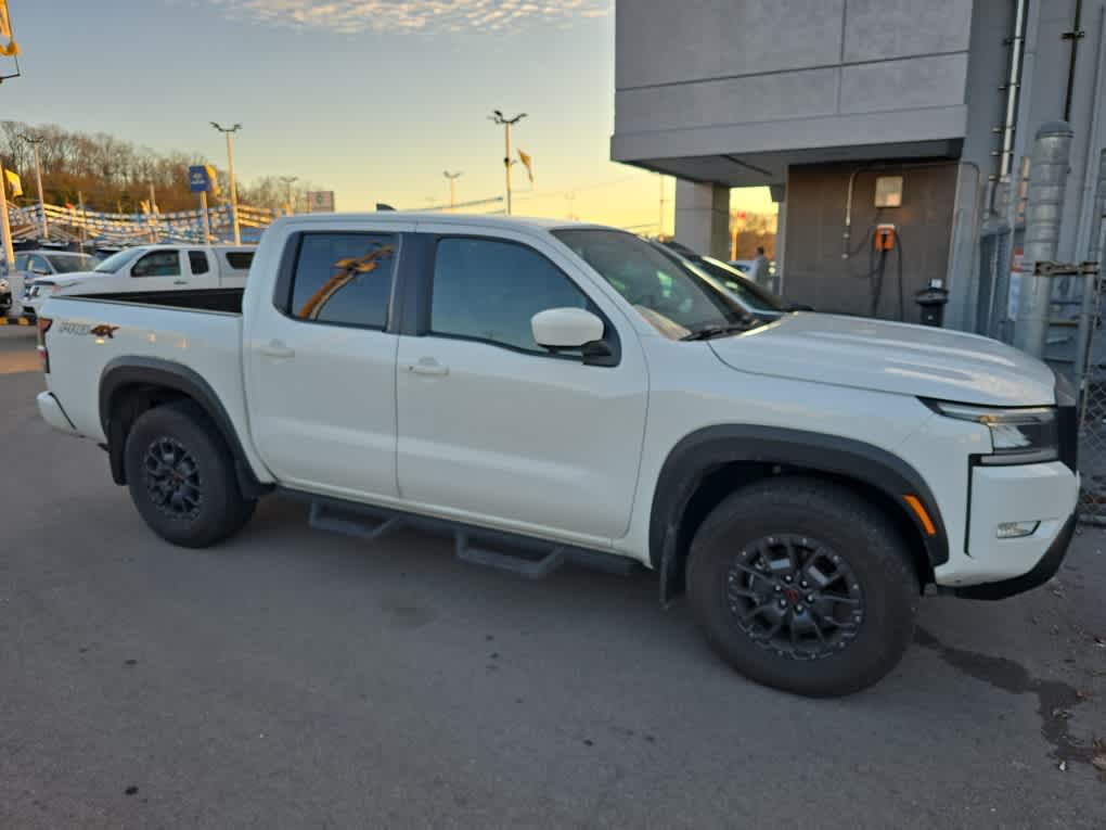 2023 Nissan Frontier PRO-4X Crew Cab 4x4 Auto 2