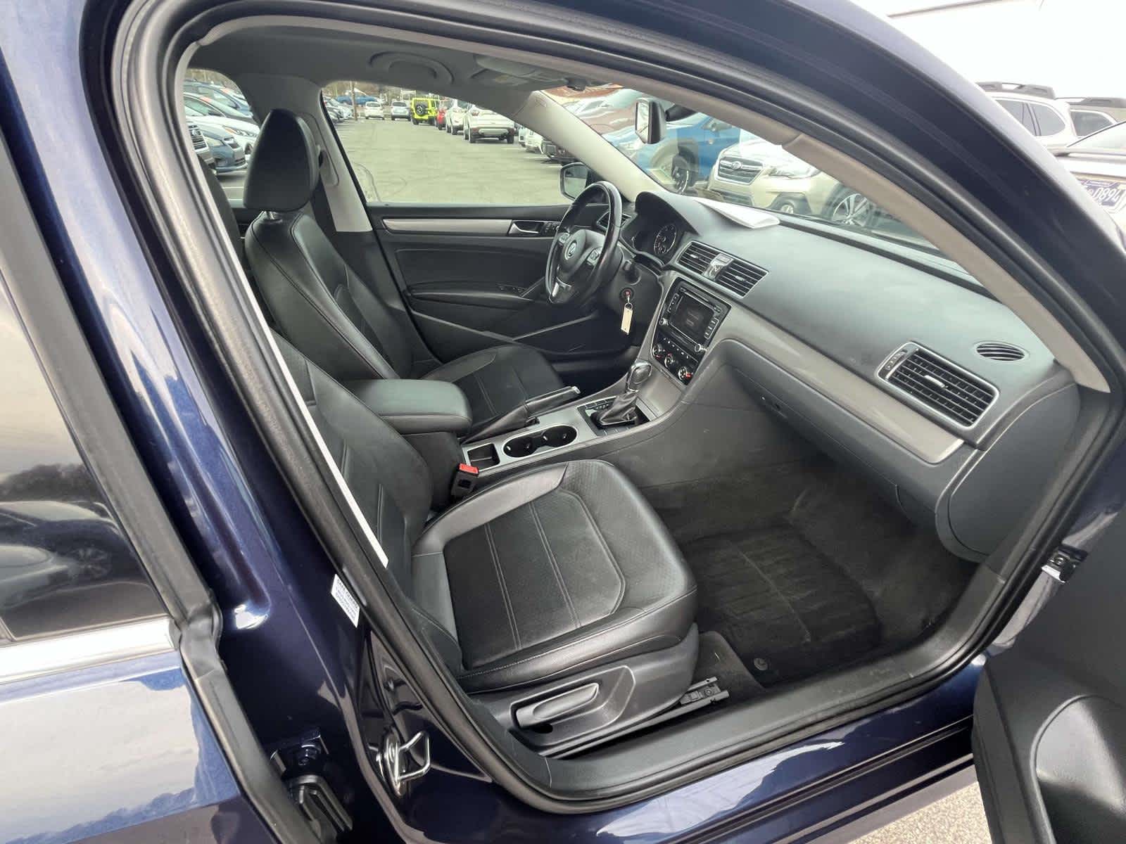 2014 Volkswagen Passat TDI SE w/Sunroof & Nav 11