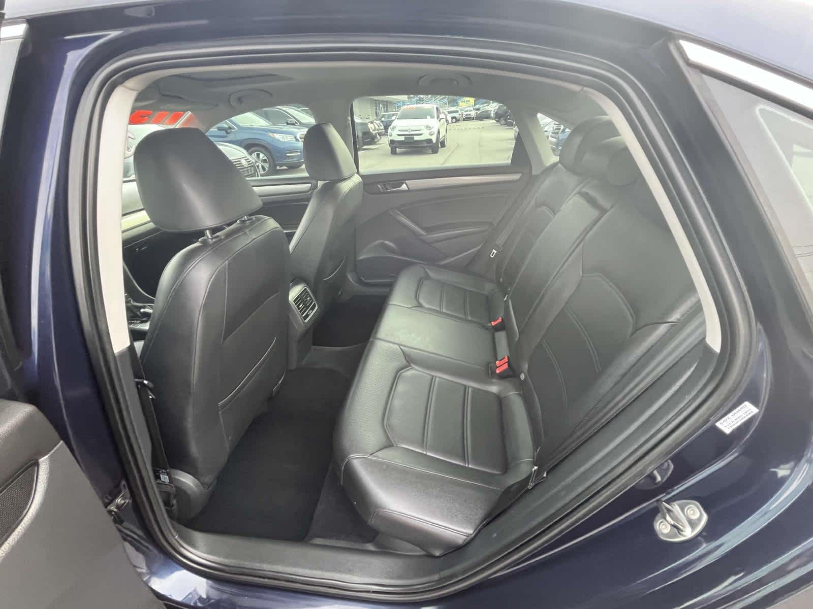 2014 Volkswagen Passat TDI SE w/Sunroof & Nav 13