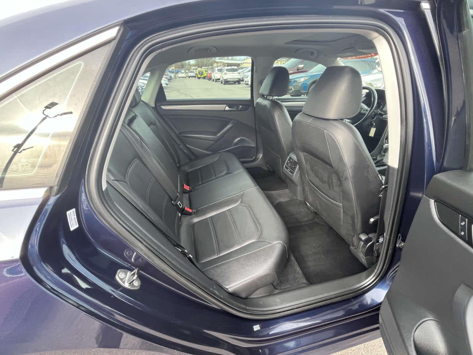 2014 Volkswagen Passat TDI SE w/Sunroof & Nav 10