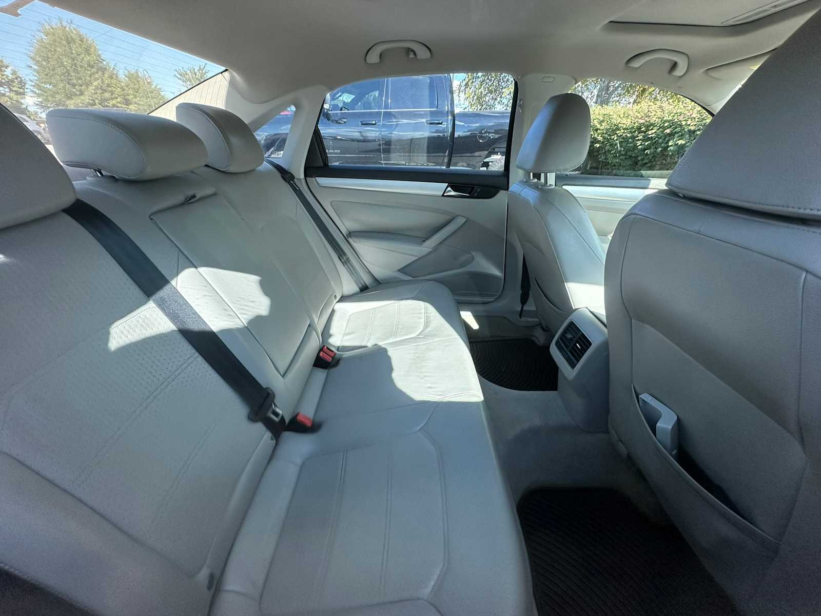 2013 Volkswagen Passat TDI SE w/Sunroof 11