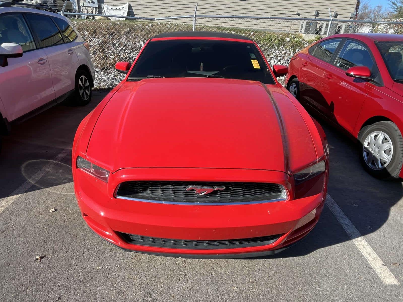 2014 Ford Mustang V6 Premium 2