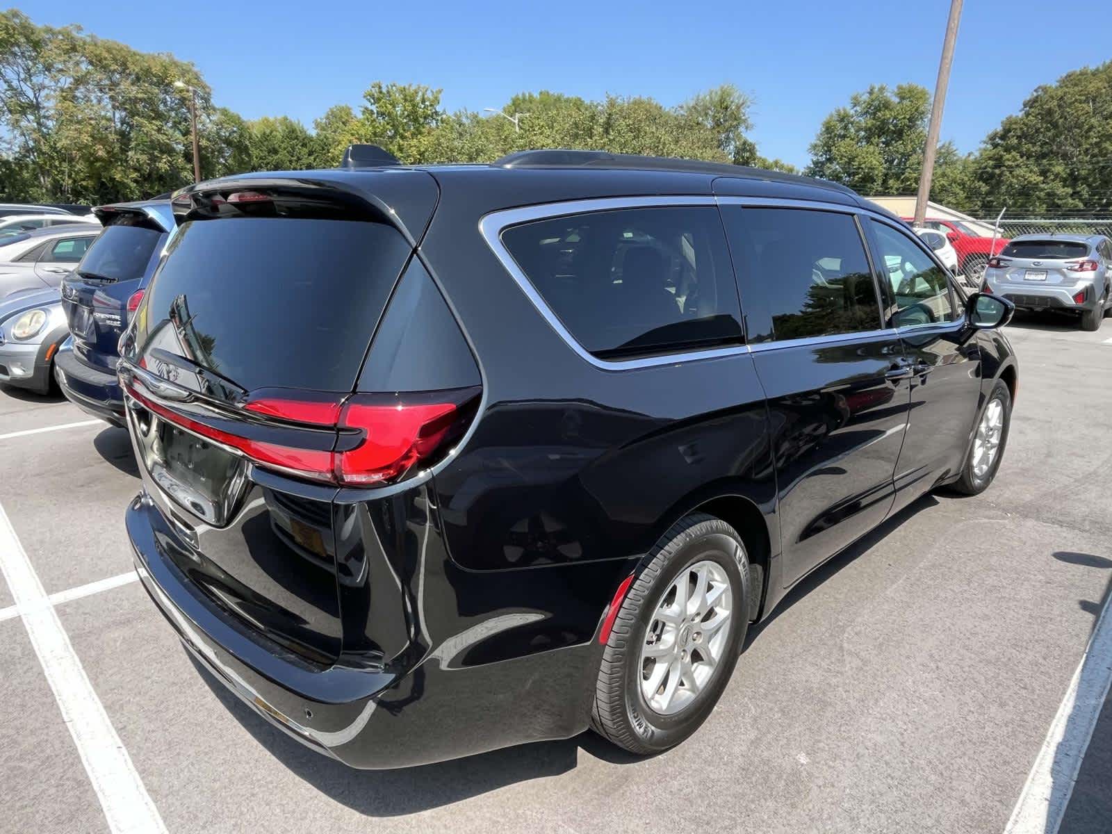 2022 Chrysler Pacifica Touring L 4