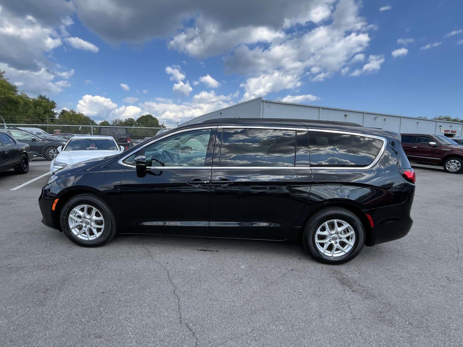 2022 Chrysler Pacifica Touring L 5