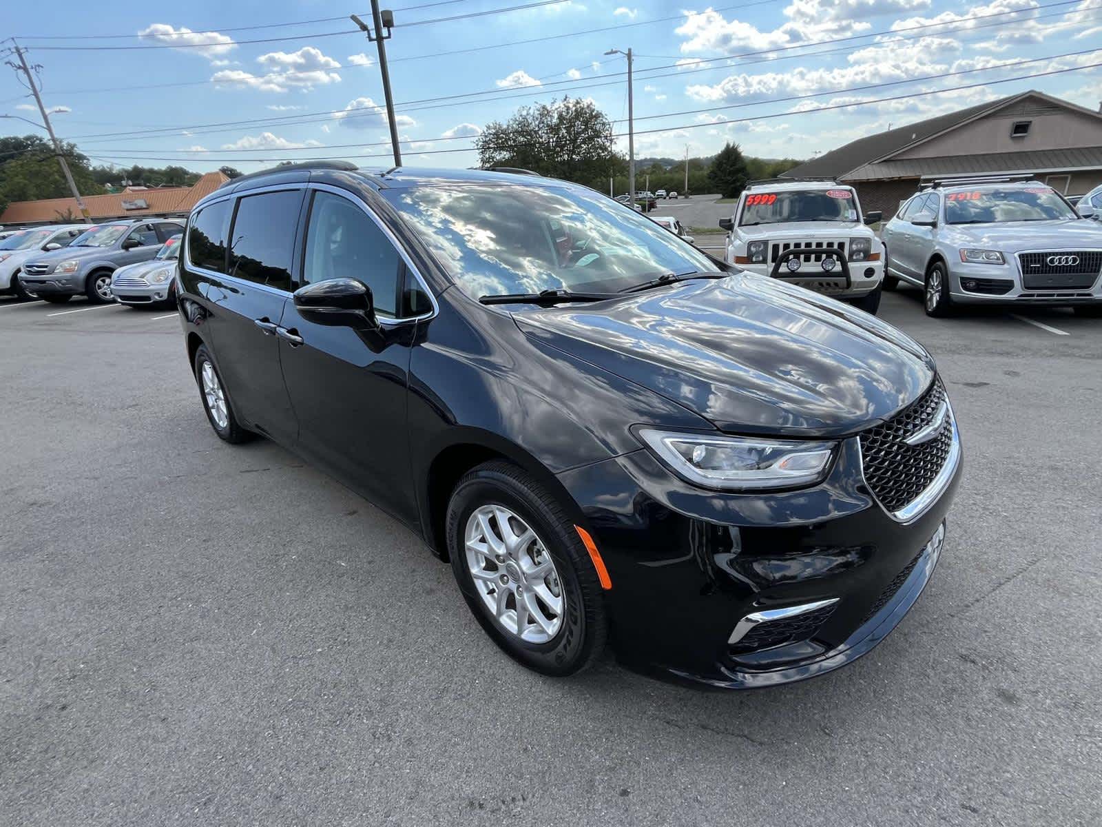 2022 Chrysler Pacifica Touring L 2