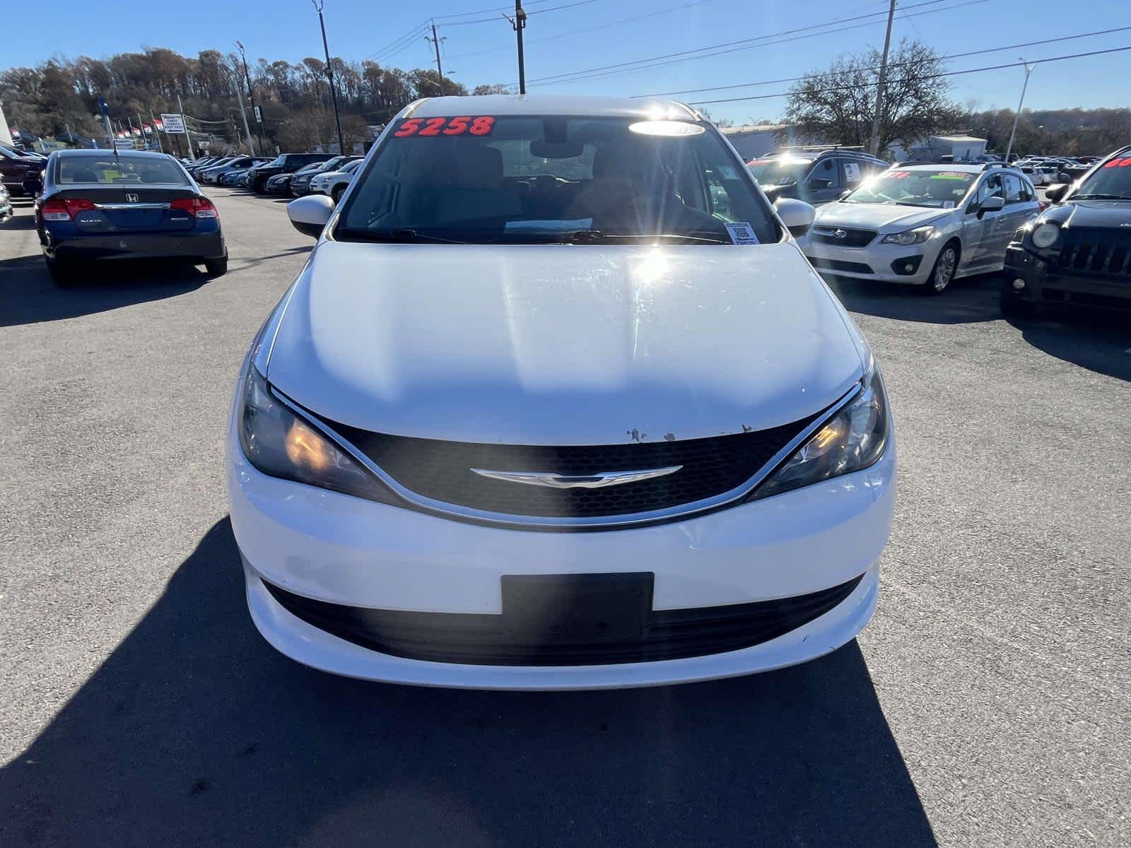 2017 Chrysler Pacifica LX 3