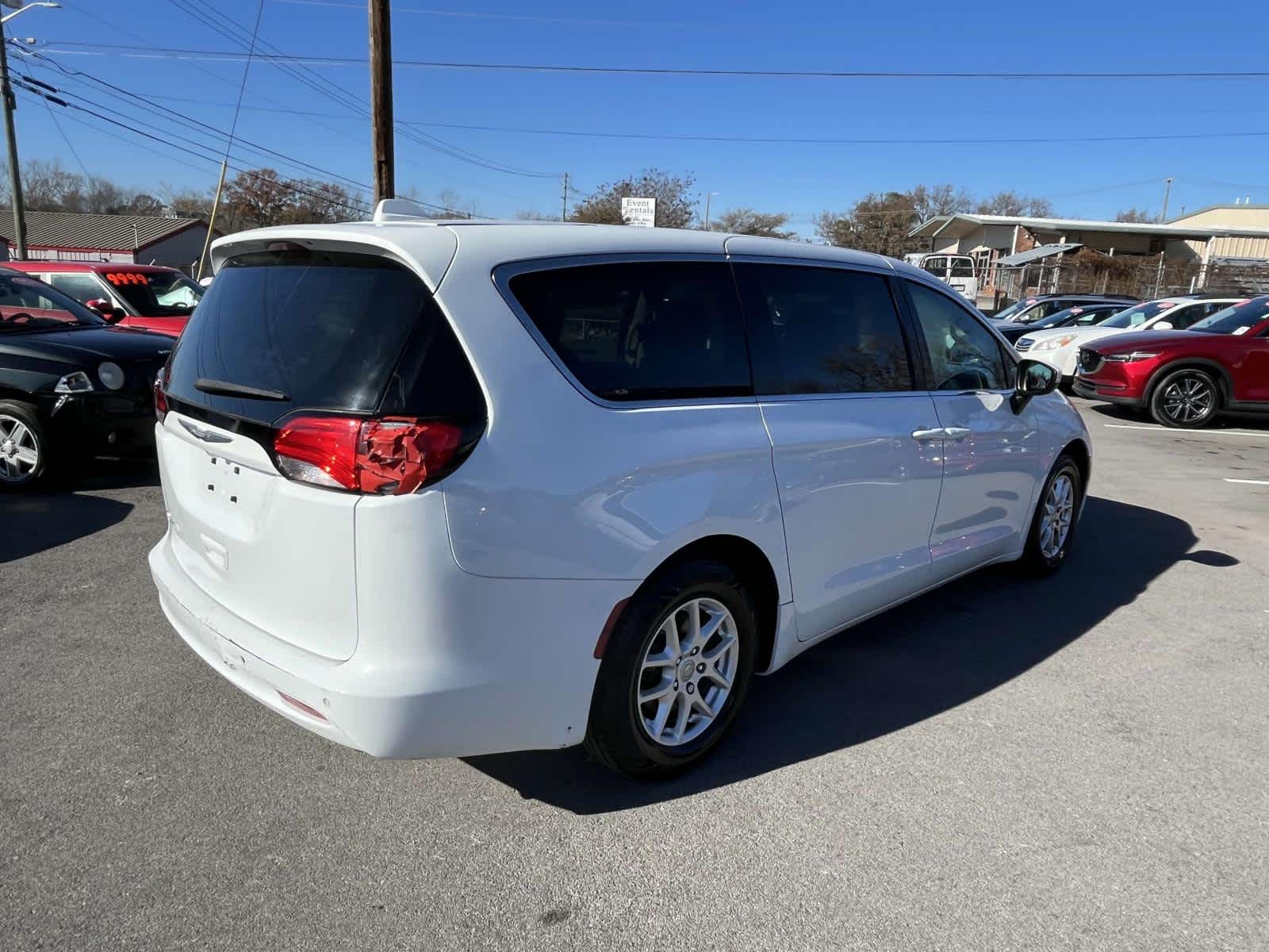 2017 Chrysler Pacifica LX 8