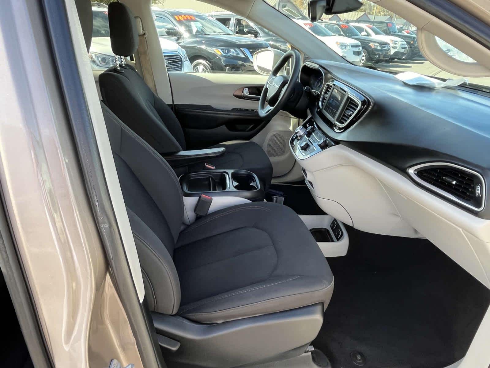 2018 Chrysler Pacifica Touring Plus 10