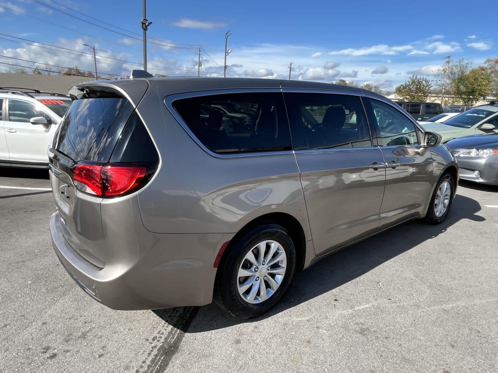 2018 Chrysler Pacifica Touring Plus 8