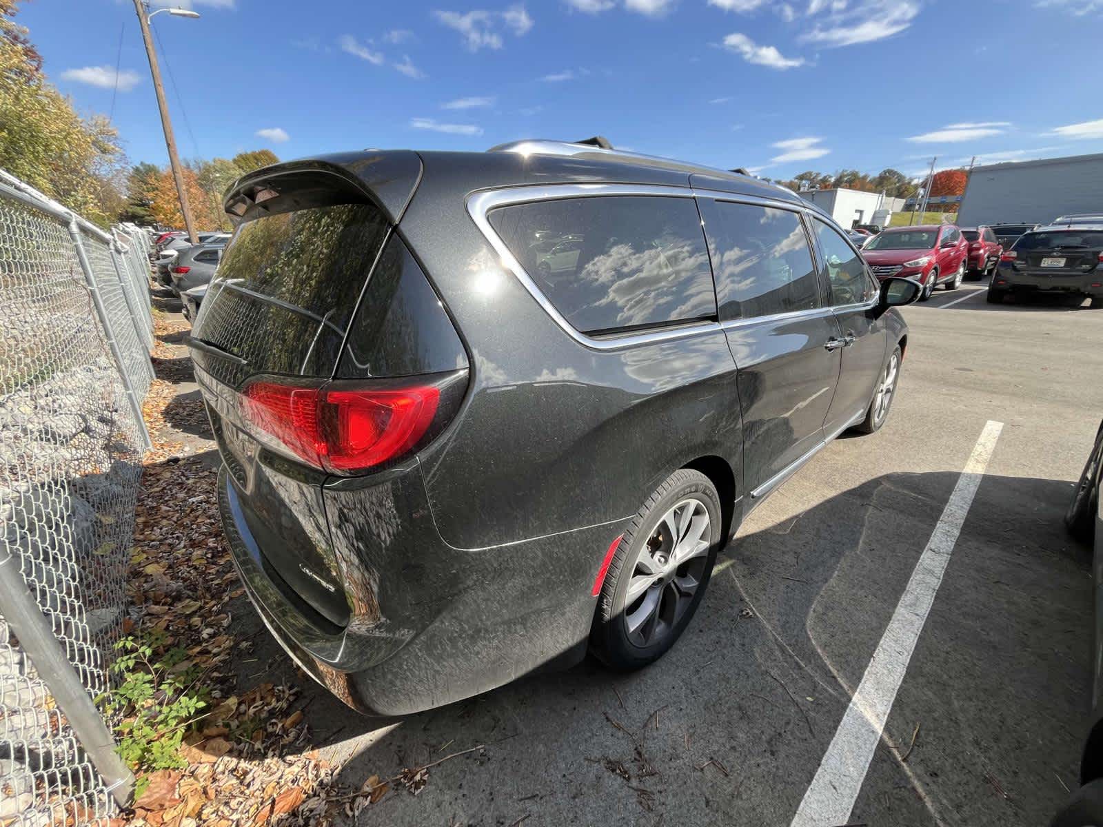 2019 Chrysler Pacifica Limited 4