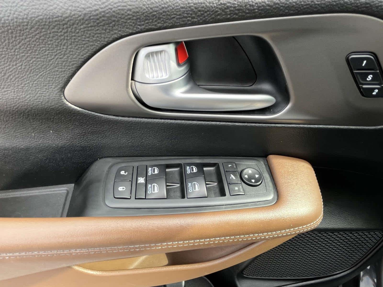 2019 Chrysler Pacifica Limited 14