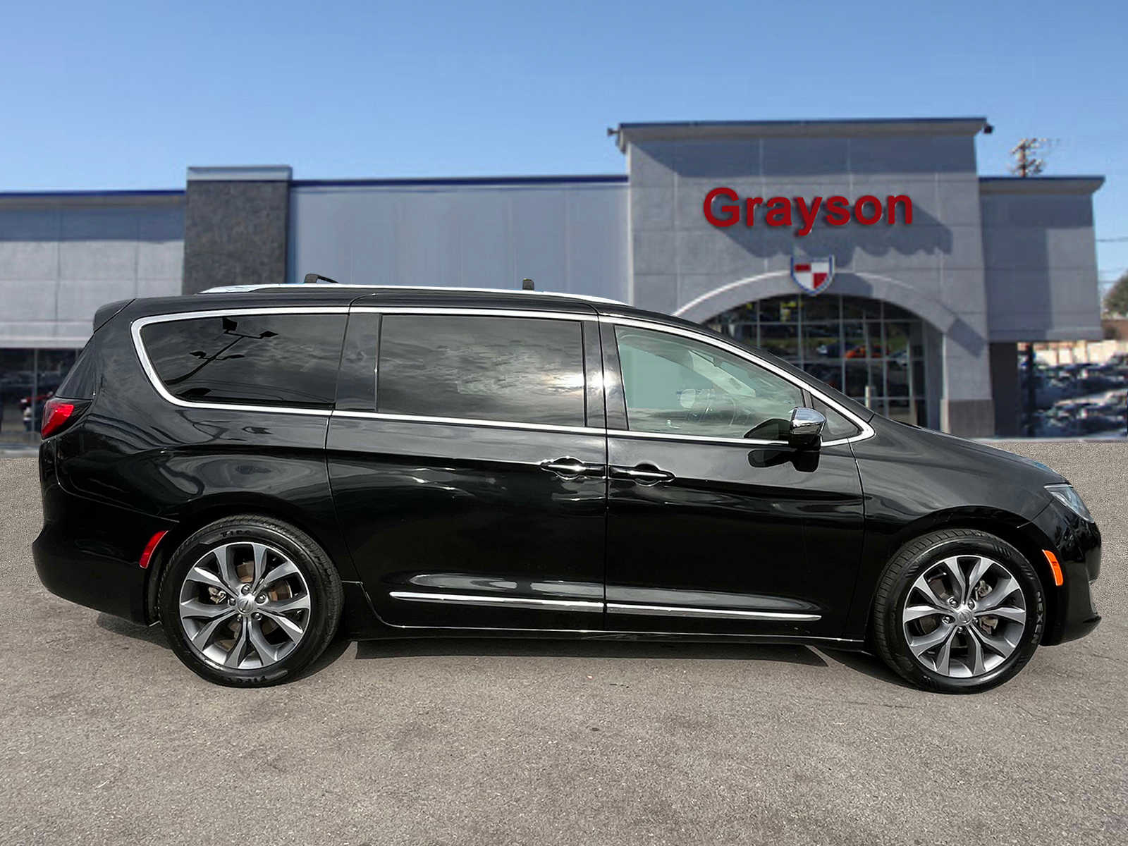 2019 Chrysler Pacifica Limited 1