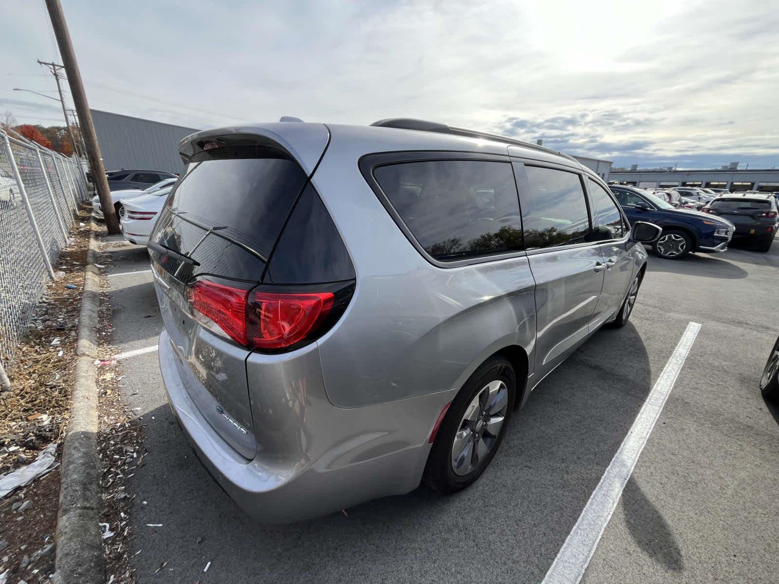 2018 Chrysler Pacifica Hybrid Limited 4