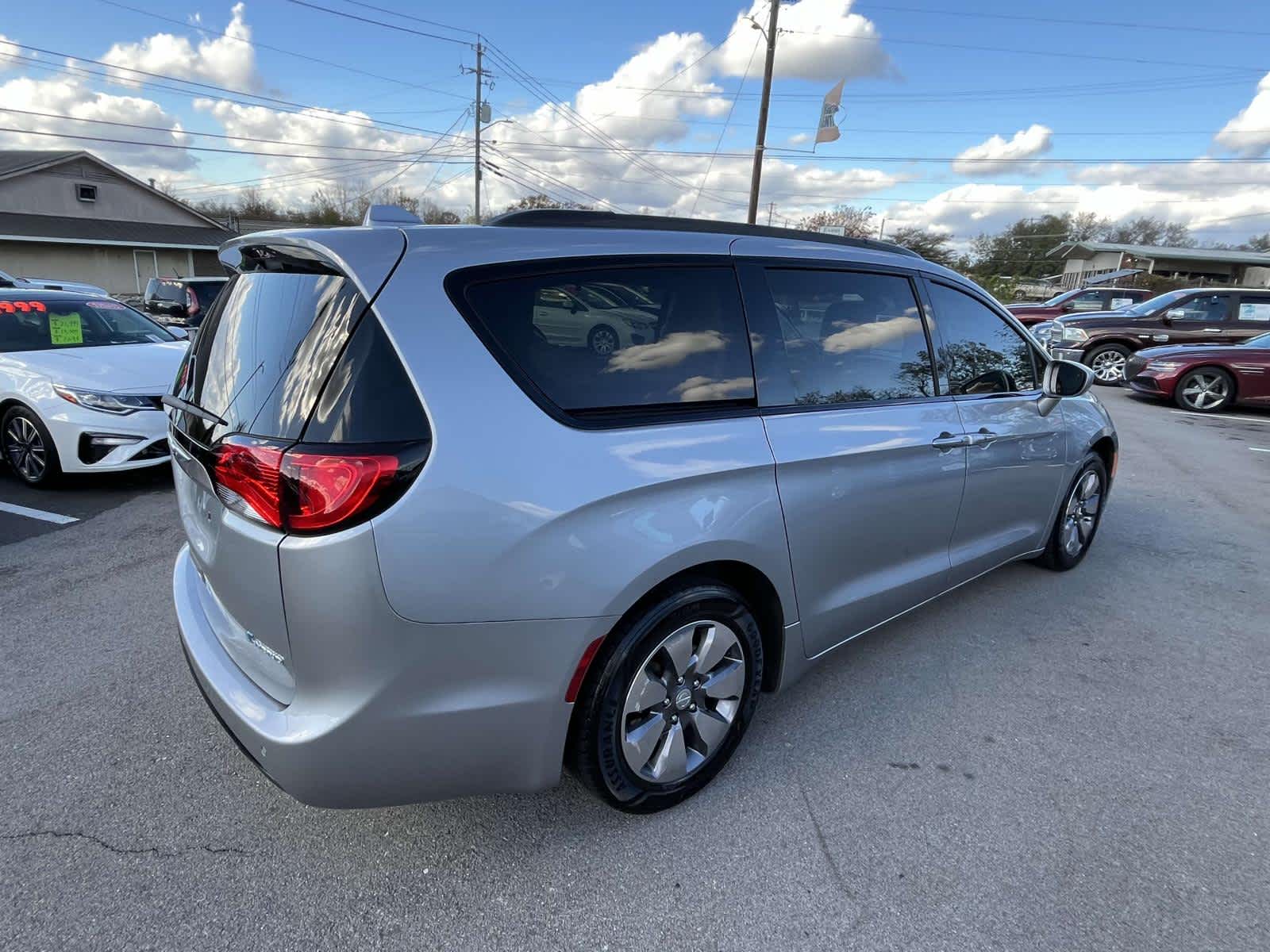 2018 Chrysler Pacifica Hybrid Limited 8