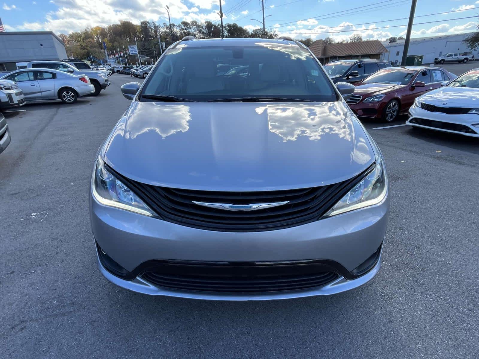 2018 Chrysler Pacifica Hybrid Limited 3