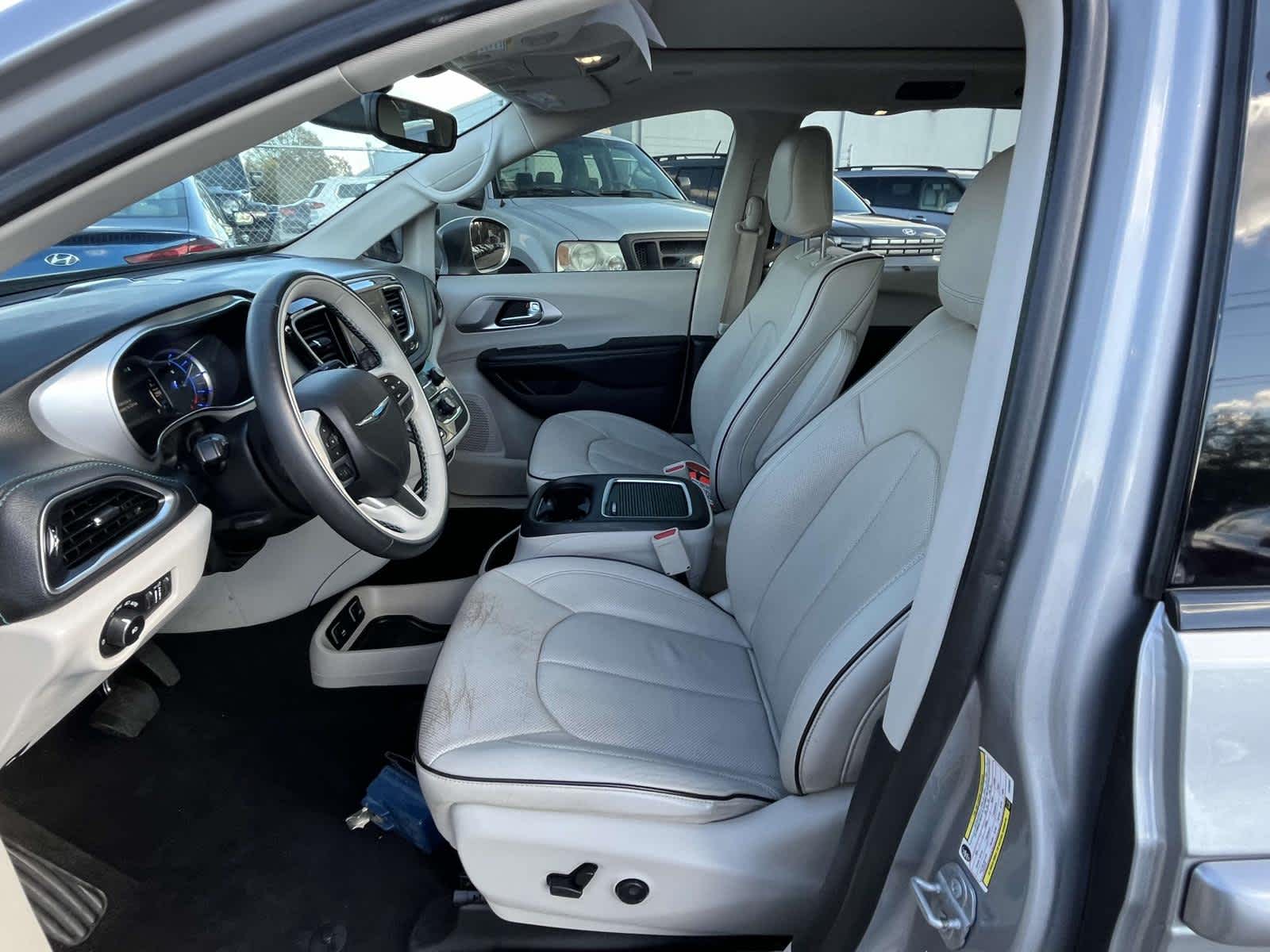 2018 Chrysler Pacifica Hybrid Limited 10