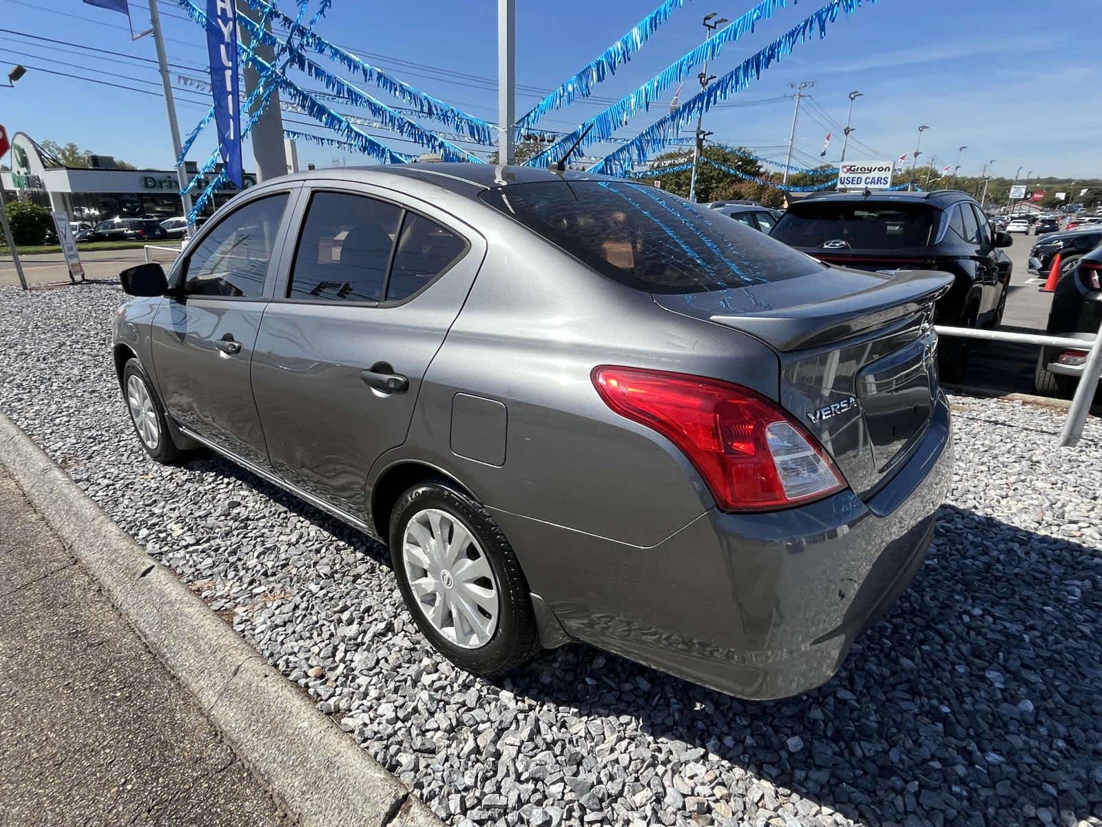 2016 Nissan Versa S Plus 6