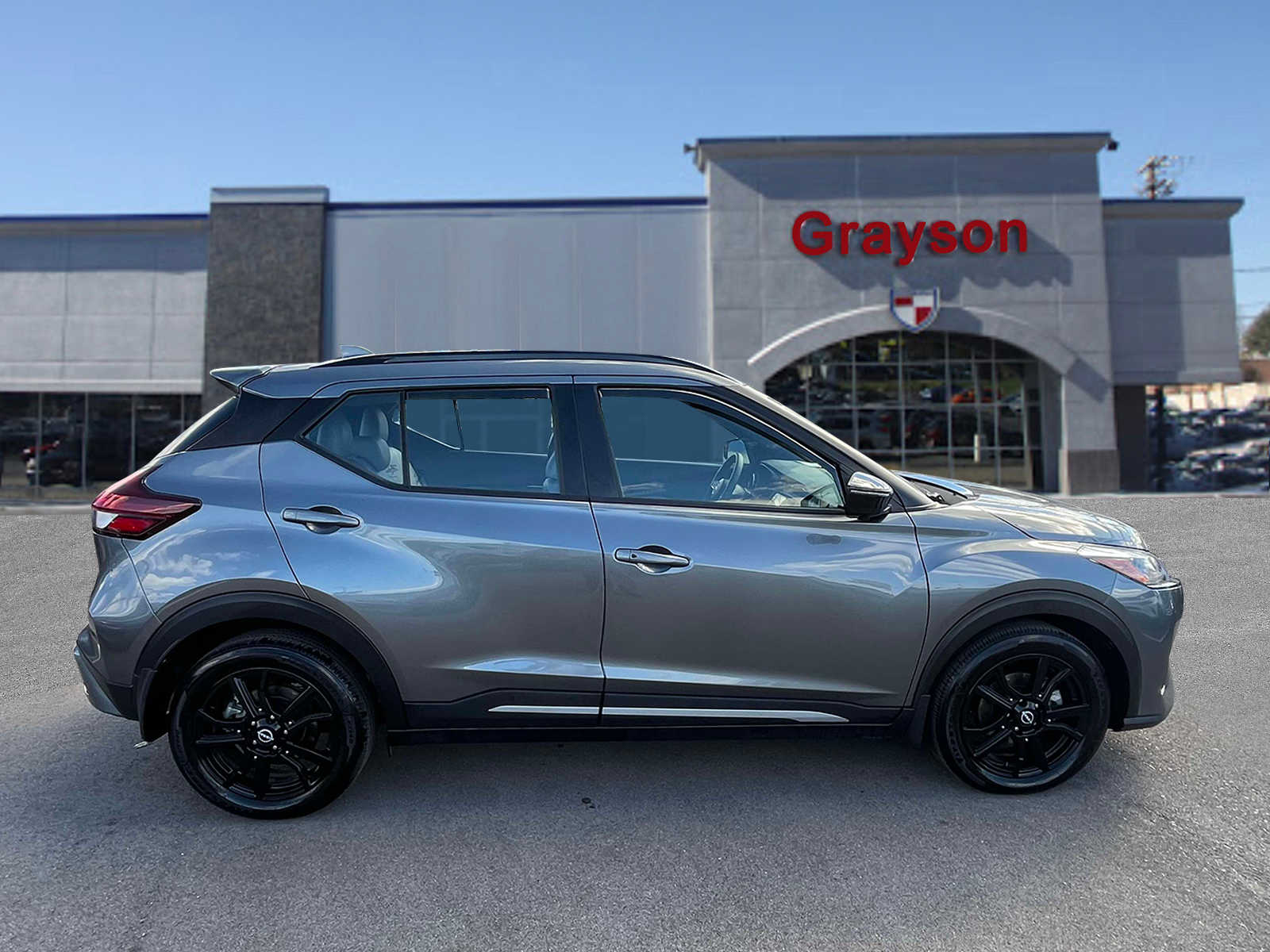 2024 Nissan Kicks SR 1