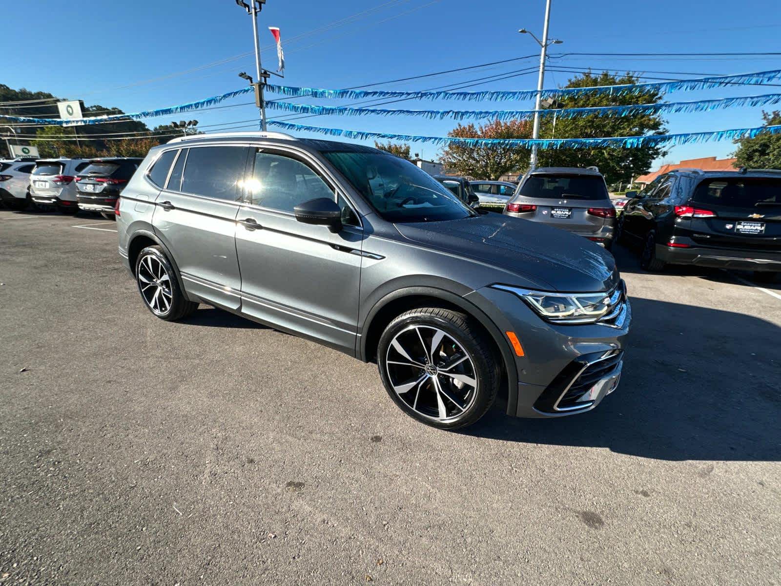 2022 Volkswagen Tiguan SEL R-Line 2