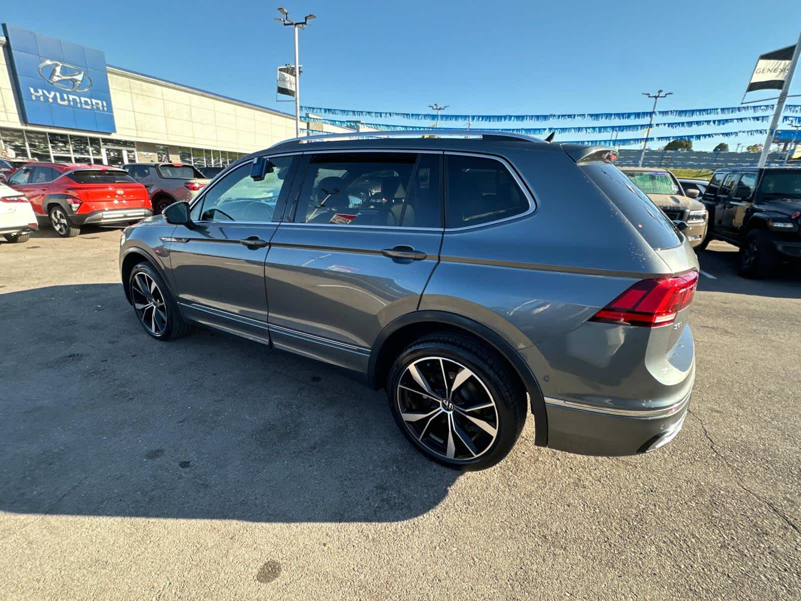 2022 Volkswagen Tiguan SEL R-Line 6