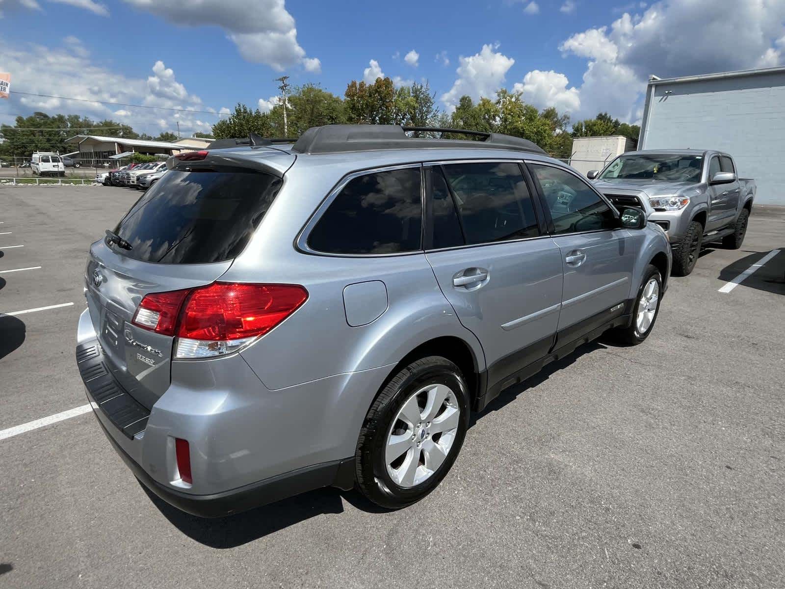 2012 Subaru Outback 2.5i Limited 8