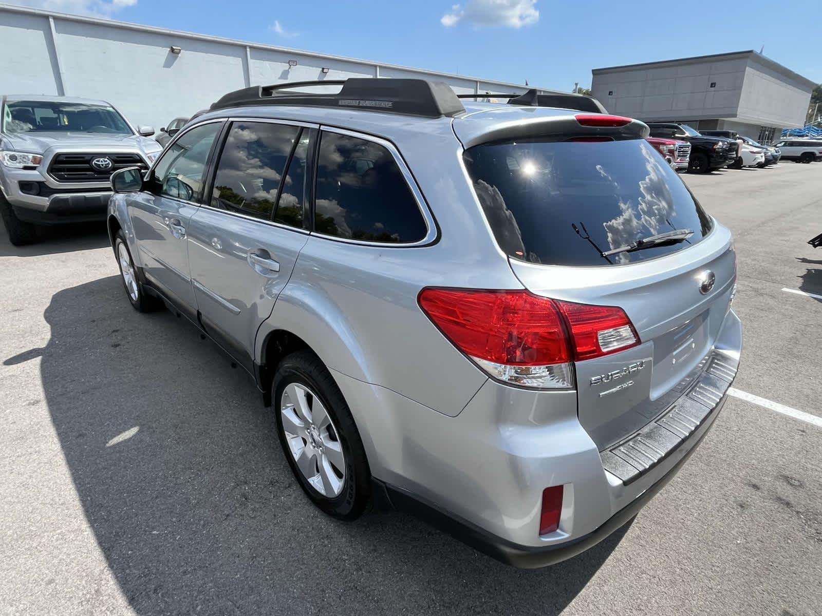 2012 Subaru Outback 2.5i Limited 6