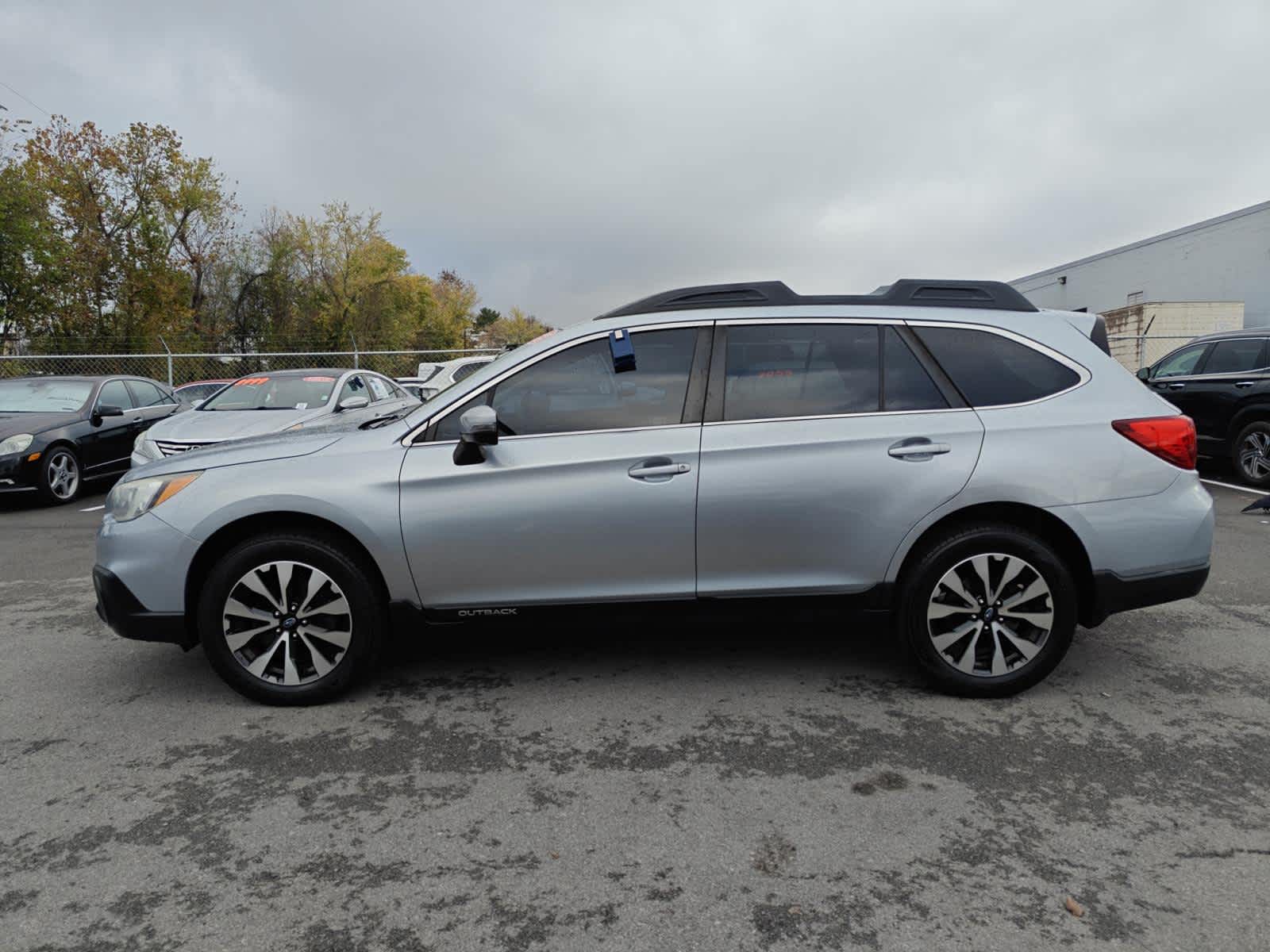 2017 Subaru Outback Limited 9