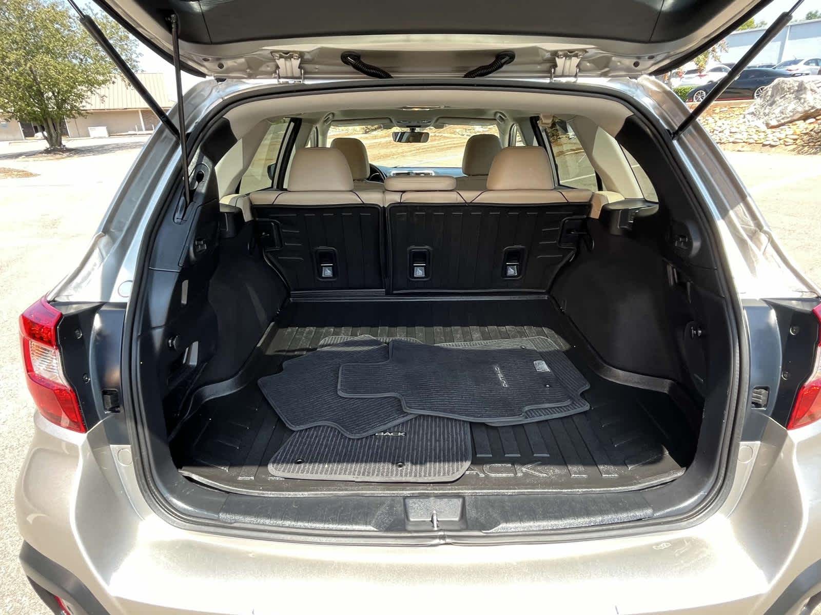 2018 Subaru Outback Limited 10