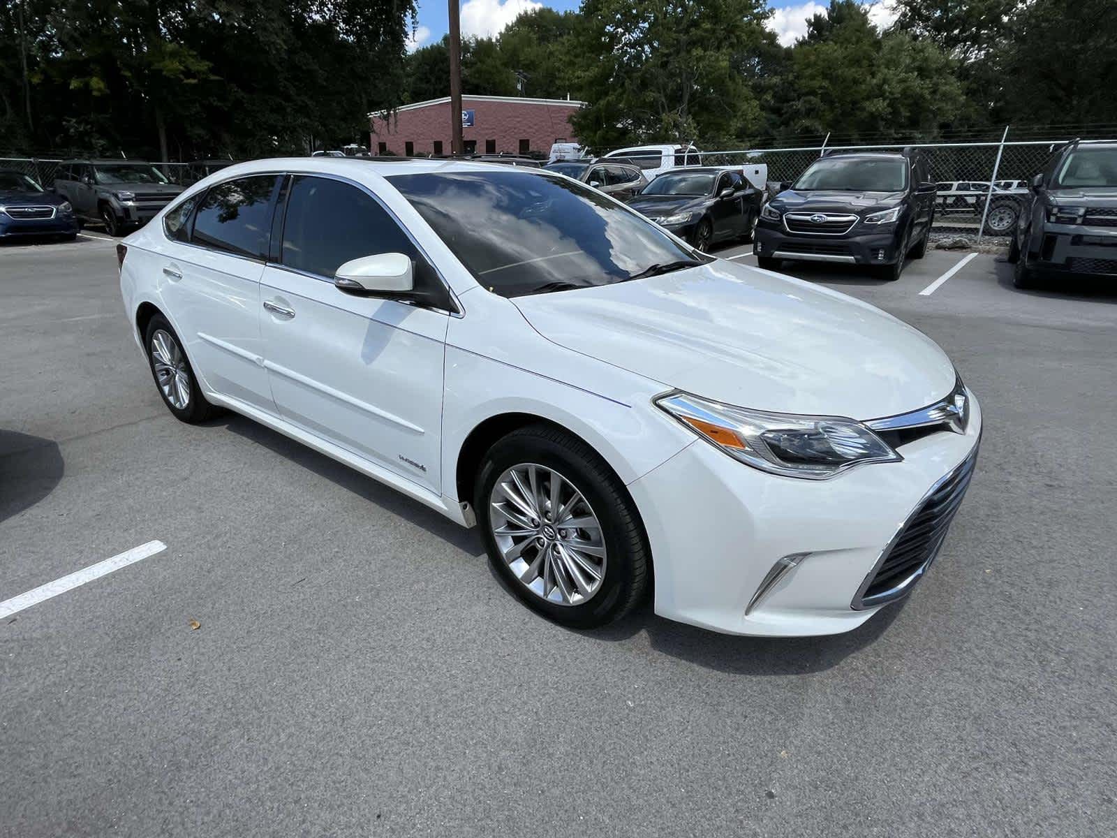 2017 Toyota Avalon Hybrid Limited 3