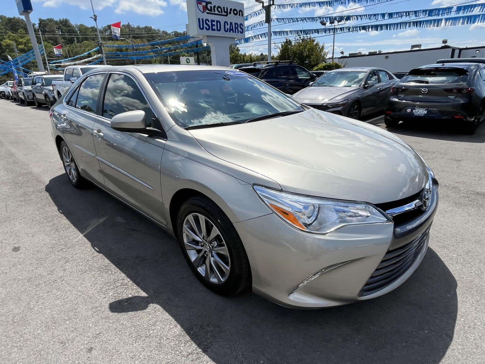 2016 Toyota Camry SE 2