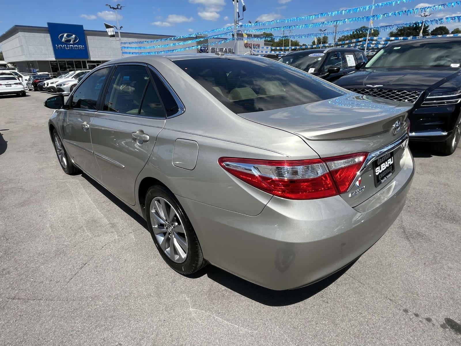 2016 Toyota Camry SE 6